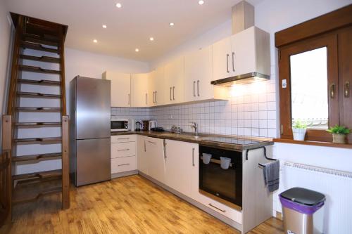 廚房, Apartamenty Panorama Trzech Gór z SAUNĄ i JACUZZI (Apartamenty Panorama Trzech Gor z SAUNA i JACUZZI) in 施扎夫諾茲德魯伊