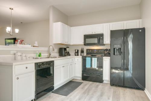 Pets Welcome Townhome with Patio in Raleigh! in 나이트데일