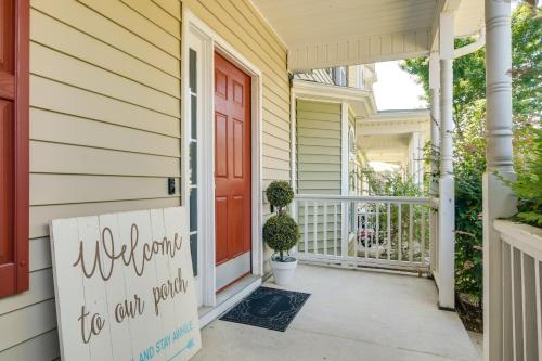 Pets Welcome Townhome with Patio in Raleigh! in 나이트데일