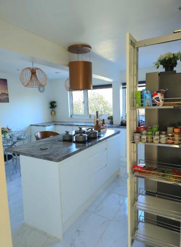 Large House, Home for Contractors- Park Free in Rochester