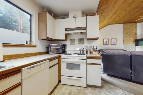 Arcata Townhouse - image 3