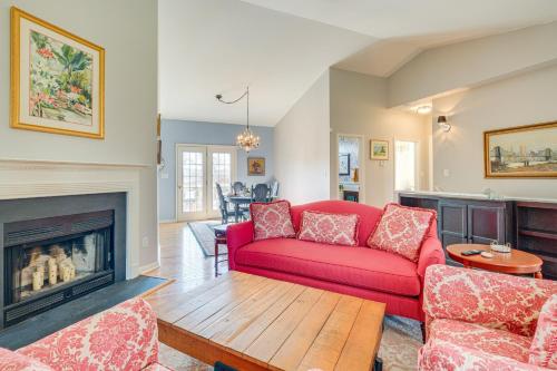 Private Deck and Views Rural Virginia Escape in กอร์ดอนวิลล์ (VA)