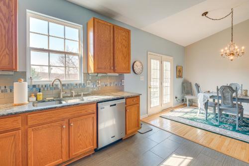 Private Deck and Views Rural Virginia Escape in กอร์ดอนวิลล์ (VA)