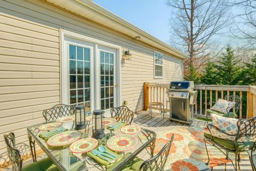 Private Deck and Views Rural Virginia Escape in กอร์ดอนวิลล์ (VA)