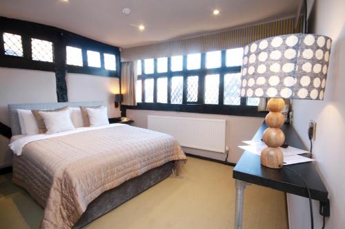 Crown Hotel - image 12