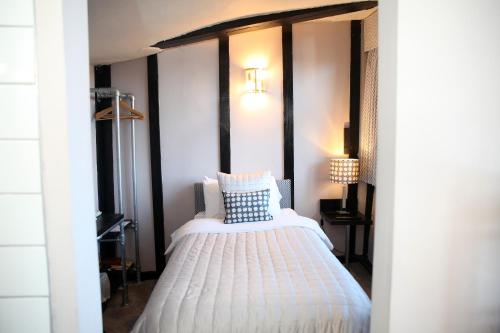 Crown Hotel - image 5