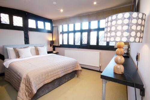 Crown Hotel - image 10