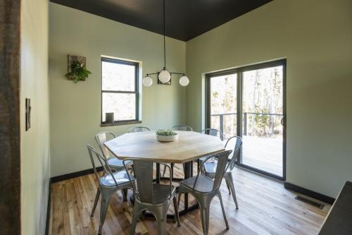 Lokal Chalet - Modern Cabin in the NJ Pine Barrens in Egg Harbor City (NJ)