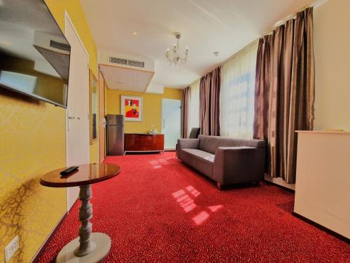 Chasse Hotel - image 9
