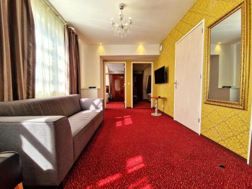 Chasse Hotel - image 6