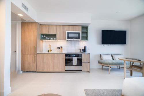 Extraordinary Studio in Downtown Miami with incredible views thumb 3