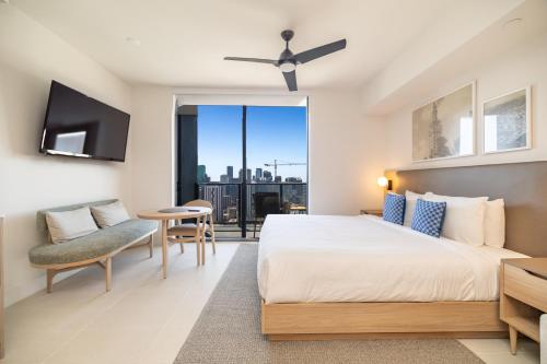 Extraordinary Studio in Downtown Miami with incredible views thumb 4