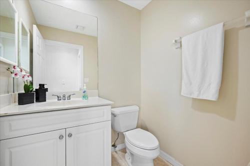 Relaxing 4-Bedroom Home & Private Pool