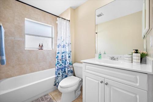 Relaxing 4-Bedroom Home & Private Pool