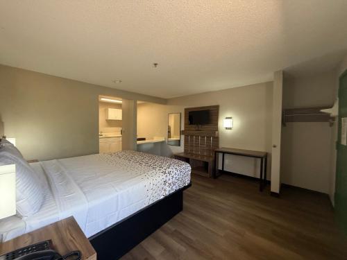 Country Hearth Inn & Suites Augusta - image 6