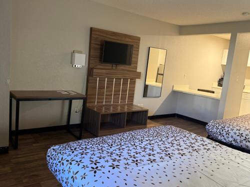 Country Hearth Inn & Suites Augusta - image 4