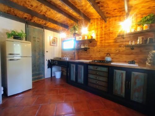 Konyha, Hill top hide away in Tortosa