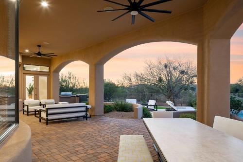 Sierra Luxe Home - Chic Design Dream Backyard with Pool in Carefree