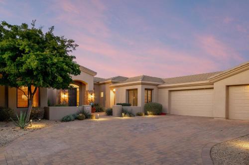 Sierra Luxe Home - Chic Design Dream Backyard with Pool in Carefree