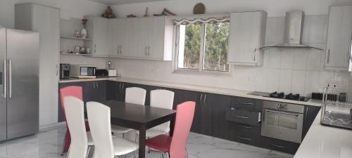 Kiti Village Villa, Cyprus, salt-water pool, 5 bedrooms, Larnaca in 卡斯特拉海灘