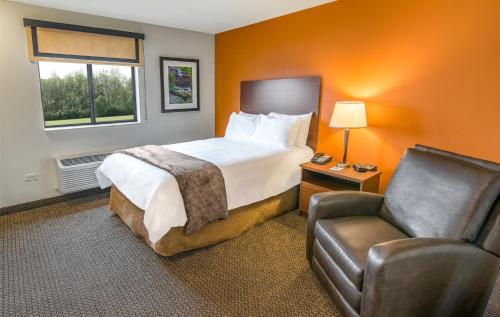 Queen Room - Mobility Accessible