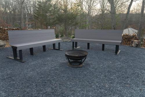Modern Retreat Poconos 3BR Fire Pit Skiing