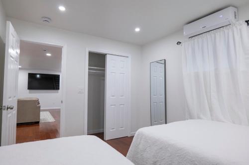 Modern Retreat Poconos 3BR Fire Pit Skiing