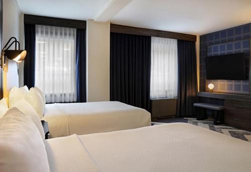 The Brock Niagara Falls Fallsview, Tapestry by Hilton – Niagara Falls, ON