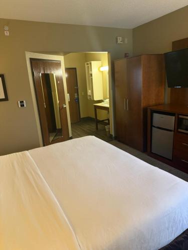 King Room - Accessible/Non-Smoking