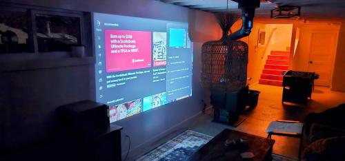 Comfy creekside chalet HiSpeedNet w Workspace