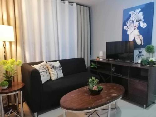 Royale 2BR Condo unit with free WiFi near Robinsons Place Imus