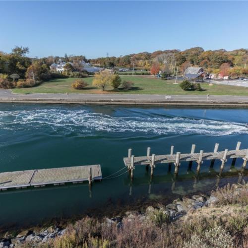Canoe Place Waterfront Residences - image 10