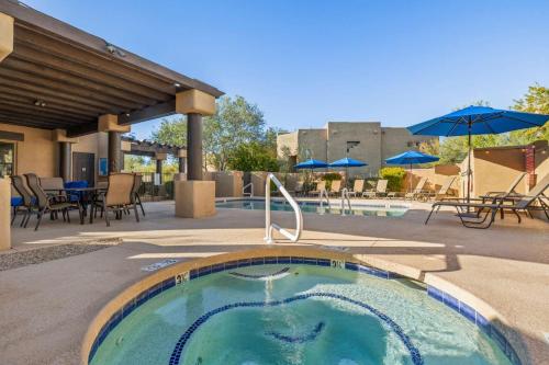 White Feather - Golf BBQ Patio Pool & Spa Access in Carefree