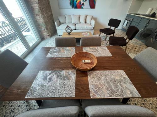 One-Bedroom Apartment image 3