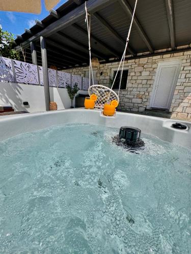 อ่างแช่น้ำร้อน, La vie est belle Luxury Residence With Jacuzzi '2' in ปูนตา / โซติเรส