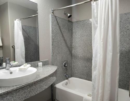 Motel 6-San Antonio TX - Airport - image 13