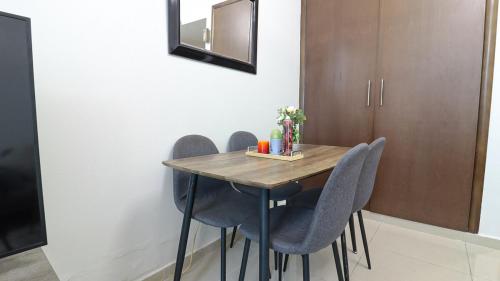 Elegant Studio Near Burj Khalifa Pool and Gym, Дубай (фото 8)