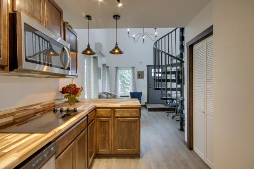Mtn-View Gem with Grill 2 Mi to Dtwn Livingston in Livingston, USA