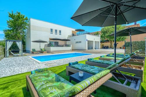 Luxury villa with a swimming pool Dicmo, Zagora - 23249, Dicmo