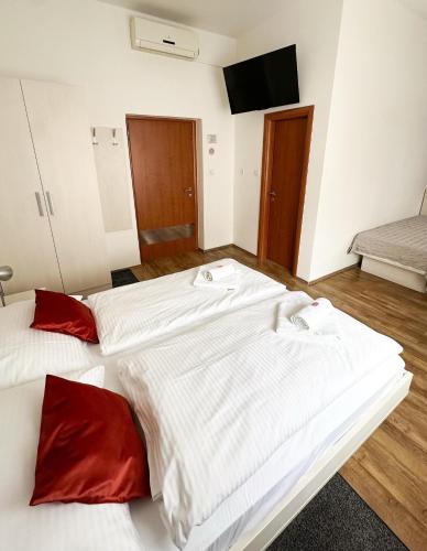Triple Room image 5