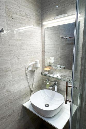 Double Room image 2