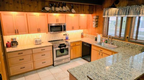 Bear Cabin - 5min walk to village & 12 SHARC passes, Sunriver (zdjęcie 3)