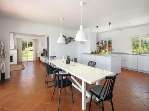 บริการและสิ่งอำนวยความสะดวก, Romantic 3-bedroom villa near Carvoeiro in ซาลิโกส