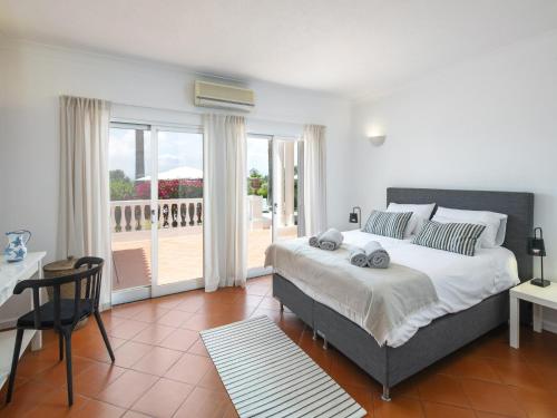 Romantic 3-bedroom villa near Carvoeiro in ซาลิโกส