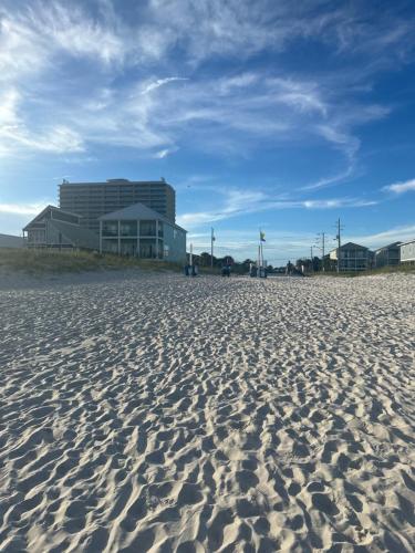 Strand, Beautiful Two Bedroom, Two Bathroom First Floor Condo in Gulf Shores! in Kis Lagúna