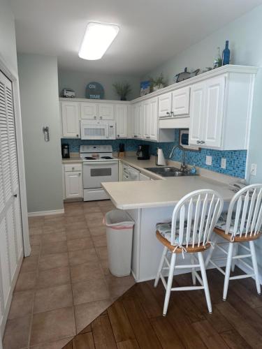 Konyha, Beautiful Two Bedroom, Two Bathroom First Floor Condo in Gulf Shores! in Kis Lagúna