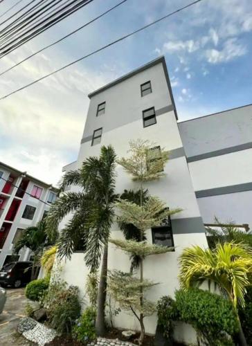 Elegant 2BR Condo unit with free WiFi near Robinsons Place Imus