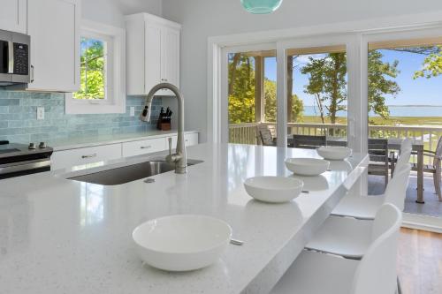 Assateague Holiday House 4BR luxury home with Assateague views and only 5 min drive to the island! in Bayside