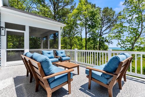 Assateague Holiday House 4BR luxury home with Assateague views and only 5 min drive to the island! in Bayside