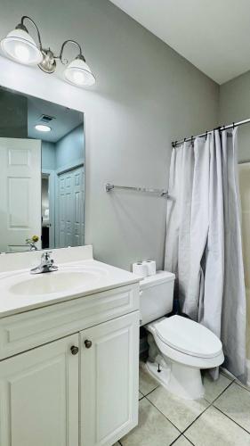 Memorable stay at cozy 2BR condo in Magnolia - image 5